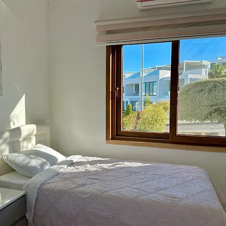 Poolside 2 Bedroom Vacation With Garden Terrace アパート *