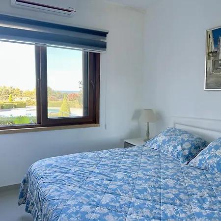 Poolside 2 Bedroom Vacation With Garden Terrace アパート Agios Georgios (Girne)