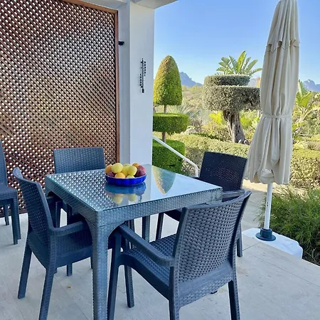 Poolside 2 Bedroom Vacation With Garden Terrace アパート
