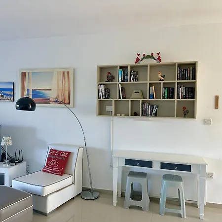 Apartment Poolside 2 Bedroom Vacation With Garden Terrace *