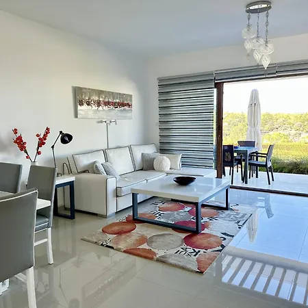 Apartman Poolside 2 Bedroom Vacation With Garden Terrace Agios Georgios (Girne)