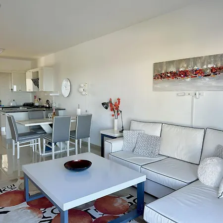 Poolside 2 Bedroom Vacation With Garden Terrace *