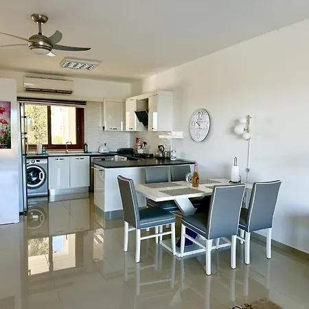 Poolside 2 Bedroom Vacation With Garden Terrace *