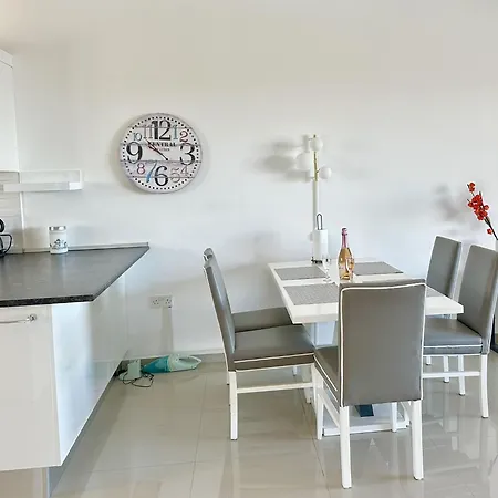 Apartment Poolside 2 Bedroom Vacation With Garden Terrace