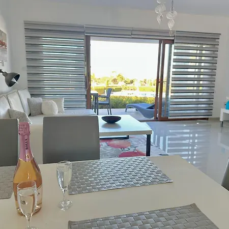 Apartment Poolside 2 Bedroom Vacation With Garden Terrace *